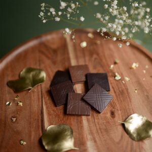 Photo de ambiance : Carré de chocolat Napolitains par la chocolaterie artisanale Le Cacaotier.