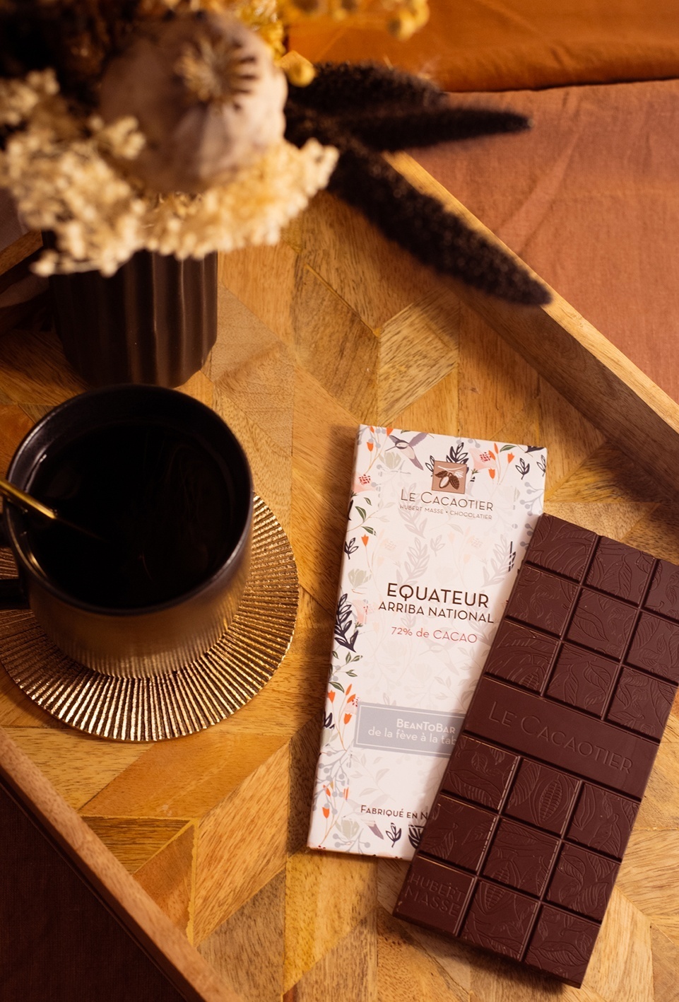 Photo de ambiance : chocolat Tablette Equateur par la chocolaterie artisanale Le Cacaotier.