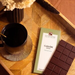 Photo de ambiance : chocolat Tablette chocolat caraibe doux par la chocolaterie artisanale Le Cacaotier.
