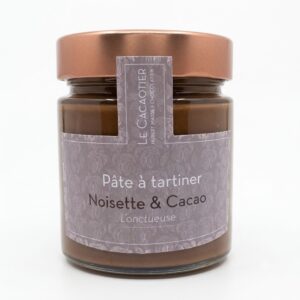 Photo de packshot : pâte à tartiner pâter à tartiner onctueuse 400g par la chocolaterie artisanale Le Cacaotier.
