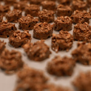 Photo de ambiance : chocolat rochers suisse par la chocolaterie artisanale Le Cacaotier.