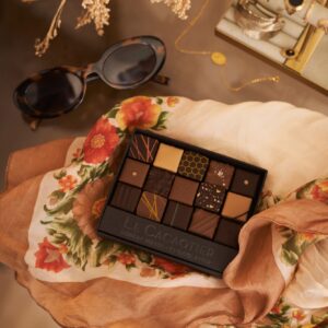 Photo de ambiance : coffret chocolat coffret 15 chocolats par la chocolaterie artisanale Le Cacaotier.