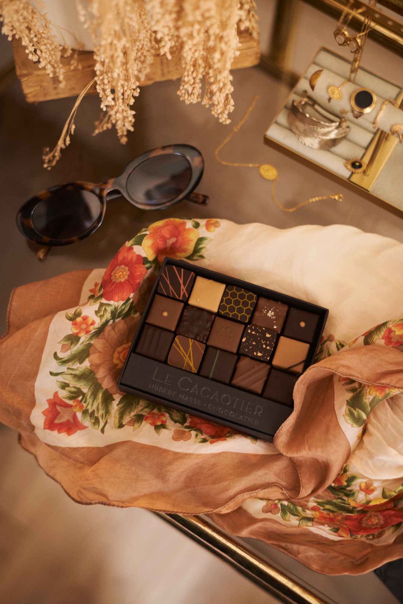 Photo de ambiance : coffret chocolat coffret 15 chocolats par la chocolaterie artisanale Le Cacaotier.