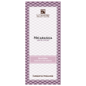 Photo de packshot : tablette bean to bar tablette nicaragua noir 72 par la chocolaterie artisanale Le Cacaotier.