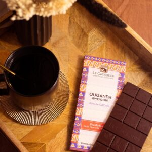 Photo de ambiance : chocolat Tablette ouganda par la chocolaterie artisanale Le Cacaotier.