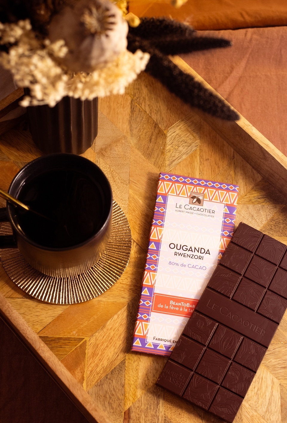 Photo de ambiance : chocolat Tablette ouganda par la chocolaterie artisanale Le Cacaotier.