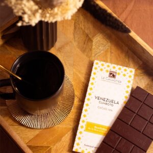 Photo de ambiance : chocolat Tablette venezuela cumboto par la chocolaterie artisanale Le Cacaotier.