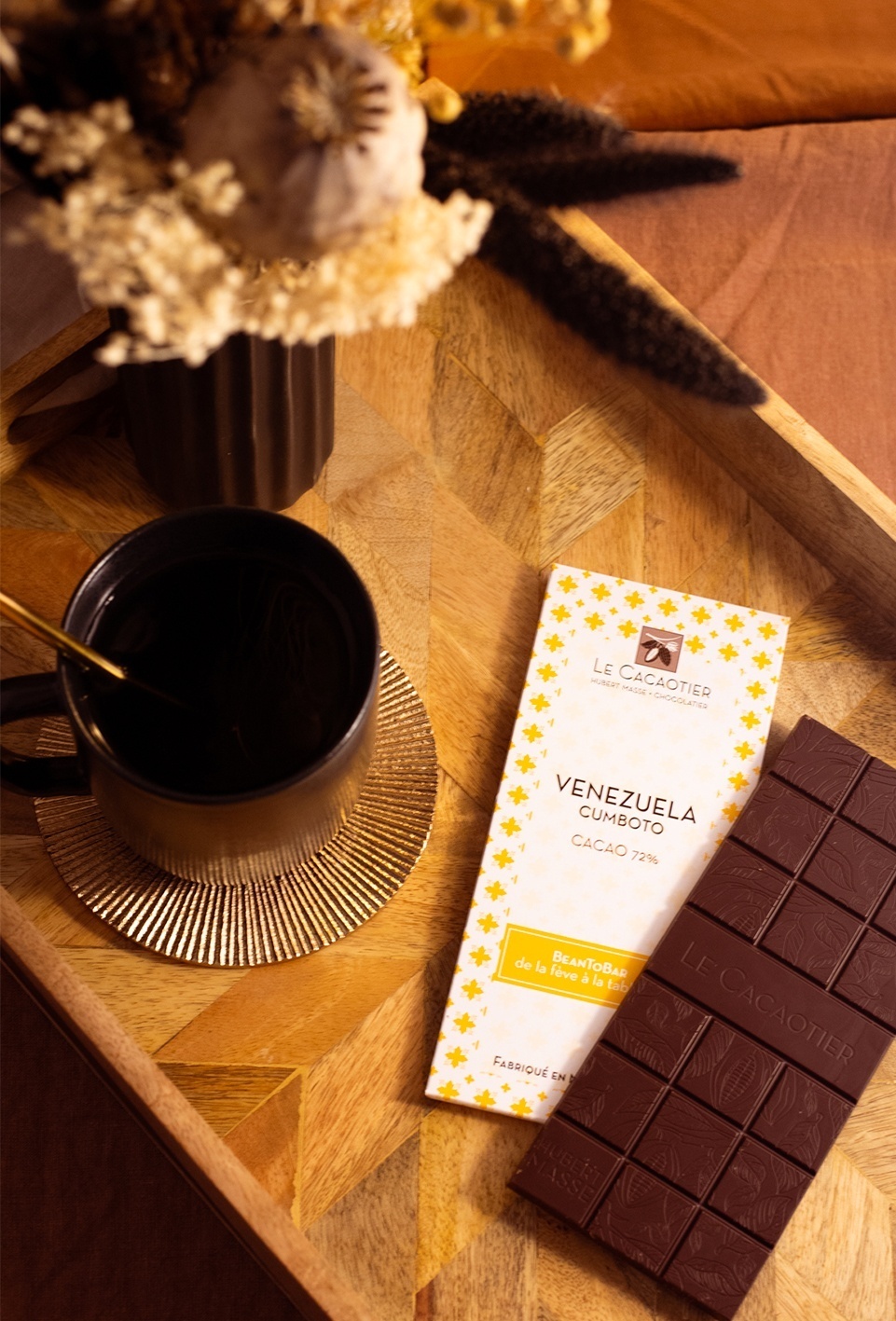 Photo de ambiance : chocolat Tablette venezuela cumboto par la chocolaterie artisanale Le Cacaotier.